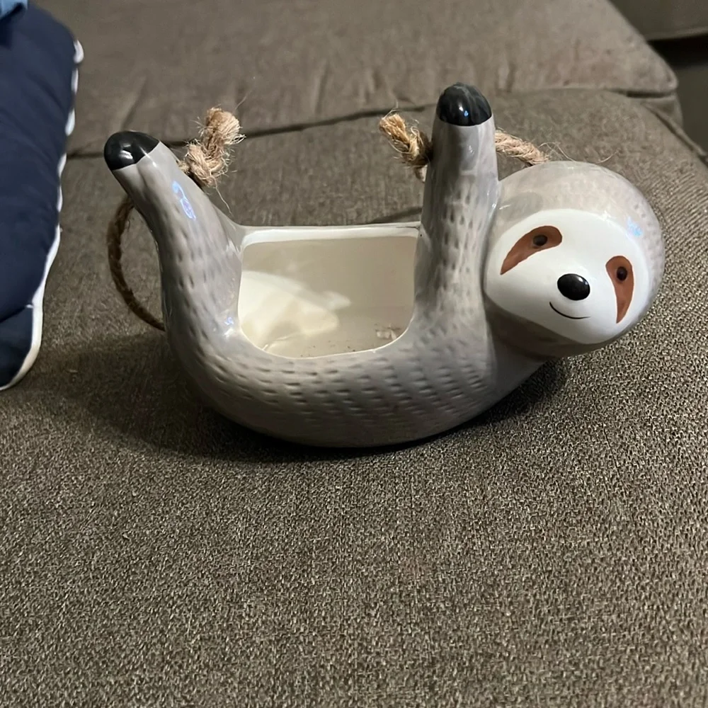 Hanging sloth planter - Picture 1 of 4